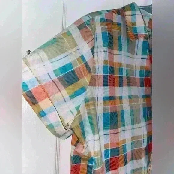 ❤️ 3/$15 Pastel Floral Plaid Collared Short Sleeve Button Up - Picture 5 of 6